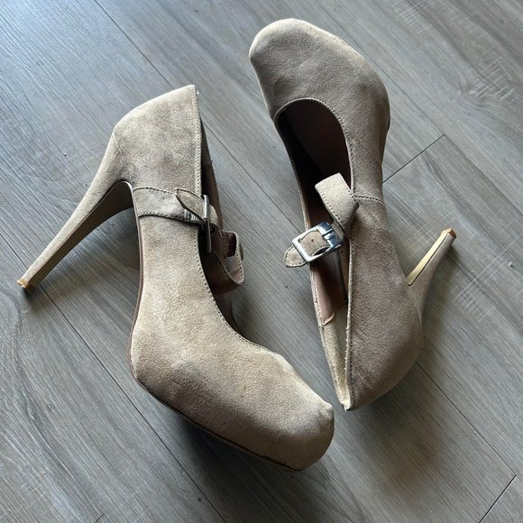 Penny Loves Kenny Shoes - Unveiling Elegance: Women's Used Heel Pumps - Size 10